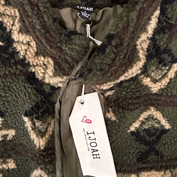 Sherpa Aztec Jacket - Picture 3 of 3